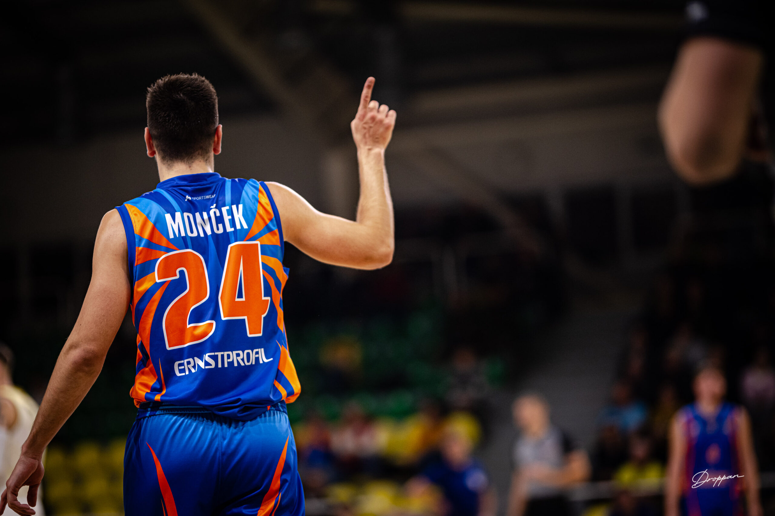 Adam Monček v drese BKM Lučenec (foto Lukáš Droppan)